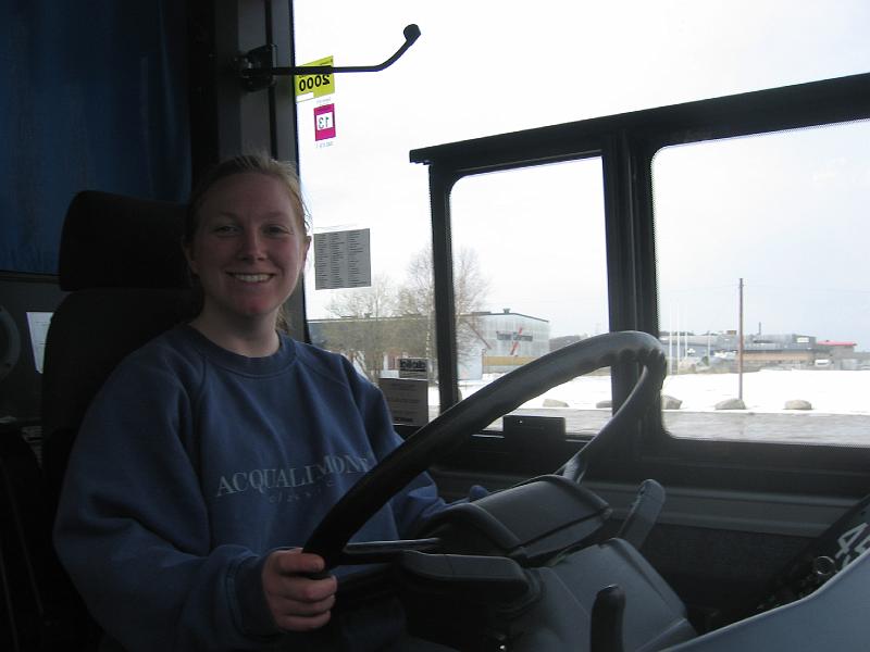 mars 2008 205.jpg - Moa i följebussen.